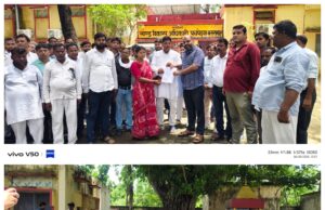 उत्पीड़न व शोषण के विरूद्ध ग्राम प्रधानों व ब्लॉक कर्मचारियों ने धरना प्रदर्शन कर सौंपा 10 सूत्री ज्ञापन