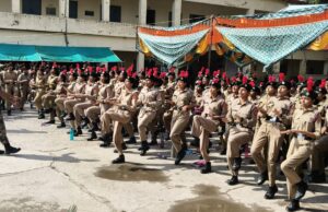 एनसीसी के वार्षिक शिविर के तीसरे दिन परेड कराकर दी हथियारों की जानकारी