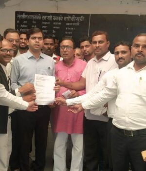 स्वामी करपात्री जन्मस्थली में हो रही वृक्ष कटाई पर रोक लगाने कि मांग एसडीएम को सौंपा ज्ञापन