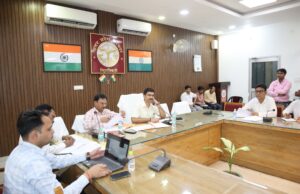 जिलाधिकारी ने सीएम युवा की प्रगति के लिए अधिकारियों एवं बैंकर्स के साथ की समीक्षा