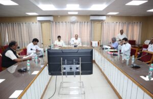 मंडलायुक्त की अध्यक्षता में मंडलीय सड़क सुरक्षा समिति एवं संभागीय परिवहन प्राधिकरण की बैठक सम्पन्न