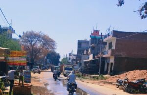 जलभराव की समस्या से जूझ रहे व्यापारी शिकायत के बावजूद नहीं सुनते अधिकारी