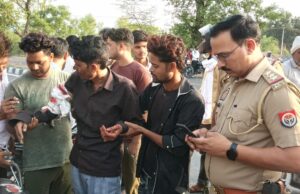 डीसीएम की टक्कर से बाइक सवार दो लोग हुए घायल