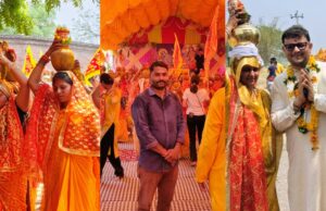 भागवत कथा के पूर्व निकाली गई कलश यात्रा