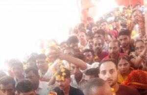 ज्येष्ठ माह के अन्तिम सोमवार पर घुइसरनाथ धाम में जलाभिषेक को उमड़े श्रद्धालु