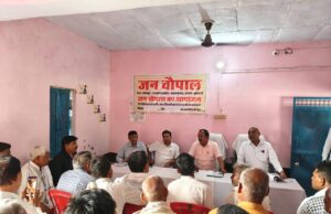 चकबंदी को लेकर जन चौपाल में किसानों से हुई चर्चा