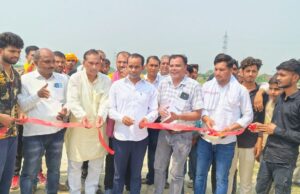 सपा नेता मनोज यादव ने क्रिकेट टूर्नामेंट का किया उद्घाटन