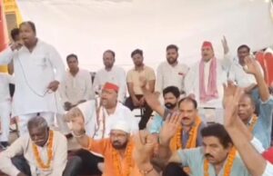 बिना नोटिस निकाले सफाई कर्मियों को नौकरी से बाहर कर रही सरकार