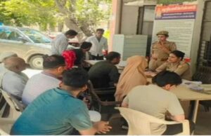 साहब मेरे पति पर FIR दर्ज करिए मुझसे पति ने बर्तन धुलवाए जिससे मेरे दो फॉलोवर कम हो गए