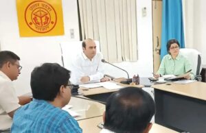 नोडल अधिकारी और डीपीएम को डीएम ने फटकारा, आशाओं पर होगी सख्ती