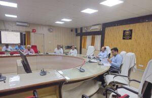 डीएम ने निर्माणधीन परियोजनाओं को समयबद्ध एवं गुणवत्तापूर्ण ढंग से पूर्ण किए जाने को दिए निर्देश