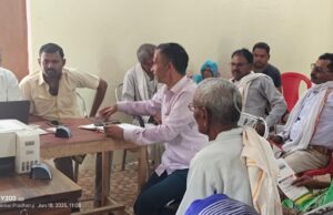 वरिष्ठ नागरिकों का कैंप लगाकर बनाया गया आयुष्मान कार्ड