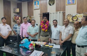 माध्यमिक शिक्षक संघ (शर्मा गुट) के पदाधिकारियों ने जिला विद्यालय निरीक्षक से की मुलाकात