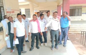 अधिवक्ताओं के आक्रोश का नहीं टूट रहा तिलिस्म, एसडीएम के विरोध मे शुक्रवार को भी हड़ताल पर रहे अधिवक्ता