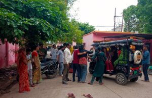 ई-रिक्शा से गिरी महिला की गई जान परिवार में मचा कोहराम