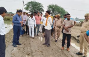 विधायक निधि से बन रही सड़क ग्रामीणों ने जताई आपत्ति उपजिलाधिकारी ने किया निस्तारण