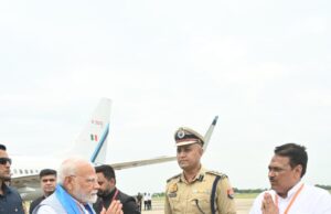 कुशीनगर एयरपोर्ट पर प्रधानमंत्री का हुआ स्वागत