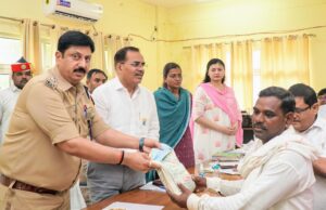 सम्पूर्ण समाधान दिवस पर डीएम व एसएसपी ने सुनी फरियादियों की समस्याएं