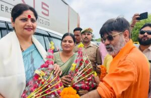 राज्य महिला आयोग की अध्यक्षा डॉ. बबिता चौहान का पूर्व विधायक धीरज ओझा ने किया स्वागत