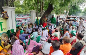 विभिन्न मांगों को लेकर किसान यूनियन ने किया धरना प्रदर्शन