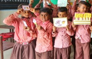 विद्यालय विलय सिसकते बच्चे व परिजन और दोहरी मार झेलते शिक्षक