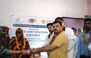 निशुल्क नेत्र शिविर में मरीजों का हुआ नेत्र परीक्षण, दिये गये चश्में