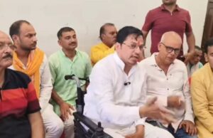 दादरपुर गांव की घटना में महिला से छेड़छाड़ करने का कथावाचक पर लगा आरोप