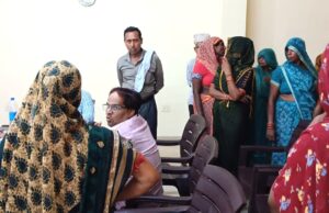 ग्रामीणों ने विद्युत लाइन सही कराने कि मांग