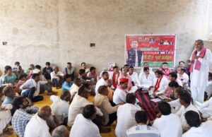 दादरपुर में भगवताचार्य के साथ अमानवीय बर्ताव पर बवाल, सपा नेताओं ने की कठोर कार्रवाई की मांग