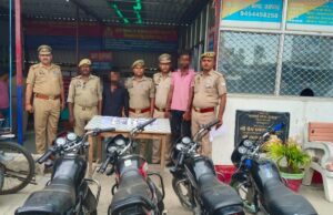 देल्हूपुर पुलिस ने चार चोरी की मोटरसाइकिल सहित 2 शातिर चोर को किया गिरफ्तार