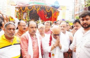 कांग्रेस प्रदेश अध्यक्ष ने रथयात्रा मेला में प्रभु का दर्शन-पूजन करते हुए लिया आशीर्वाद