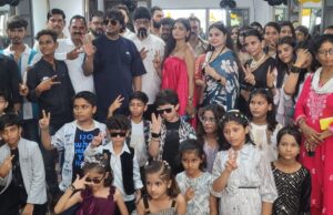 नटराज डांस क्लास एकेडमी में बच्चों को डांस की बारीकियां बताई