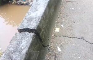 ग्रामीणों की सुविधा के लिए लाखों रुपए खर्च कर बनाई गई पुलिया क्षतिग्रस्त