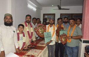 कबूतरबाजी प्रतियोगिता में विजेता टीम पुरस्कृत,कबूतर शान्ति का प्रतीक… हाजी बाबा