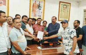 पेयरिंग नीति के विरोध में दिया सदर विधायक को ज्ञापन