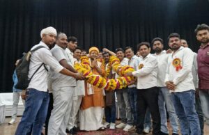 जनपद आगमन पर अर्पित दास महाराज का जोरदार स्वागत