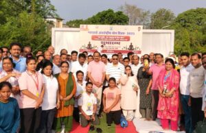 व्यक्ति को सूर्यादय के पूर्व उठना चाहिए, नियम, संयम को अपने जीवन में अत्यधिक महत्व देना चाहिए:मंडलायुक्त