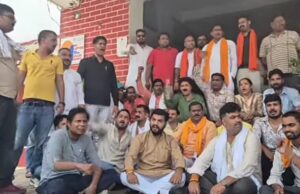 कोतवाली में भाजपा पार्षदों ने किया धरना प्रदर्शन