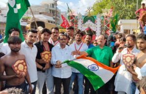 मोहर्रम के जुलूस में चिलबिला में दिखी कौमी एकता
