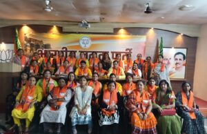 पीएम नरेन्द्र मोदी के वाराणसी आगमन को लेकर महिला मोर्चा की बैठक संपन्न