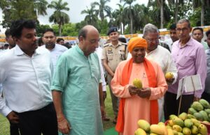 सिद्धार्थनगर में पहला आम महोत्सव शुरू, किसानों की आय बढ़ाने पर जोर