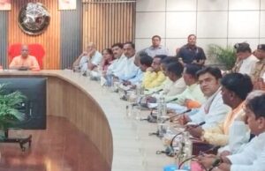 सीएम योगी ने की लोक निर्माण विभाग कार्यों की समीक्षा