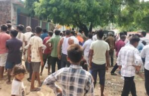 रुदरौलिया बुजुर्ग गांव में अतिक्रमण पर चला बुलडोजर, कई निर्माण ध्वस्त