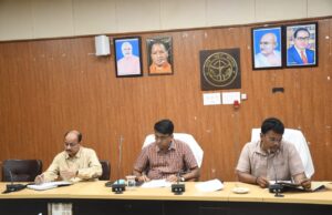 बिना फिटनेस व परमिट वाले वाहनों पर होगी सख्त कार्रवाई: जिलाधिकारी