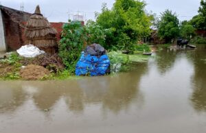 बारा तहसील के रेरा गांव की केवटान बस्ती में जलभराव से जनजीवन अस्त-व्यस्त