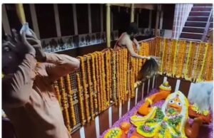 बड़े हनुमान जी को स्नान कराकर मां गंगा, यमुना हुई वापस