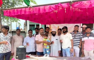 करबला के शहीदों की याद में बांटा गया शरबत