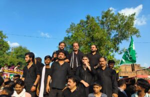 लब्बैक या हुसैन की सदाओं के साथ दफन हुए ताजिया