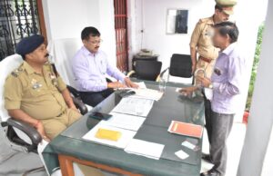 डीएम-एसपी की संयुक्त अध्यक्षता में थाना कुठौन्द परिसर में शिकायत का हुआ समाधान