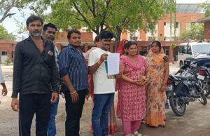 दबंगो ने घर में घुसकर की मारपीट, परिजनों ने एसपी से कि शिकायत